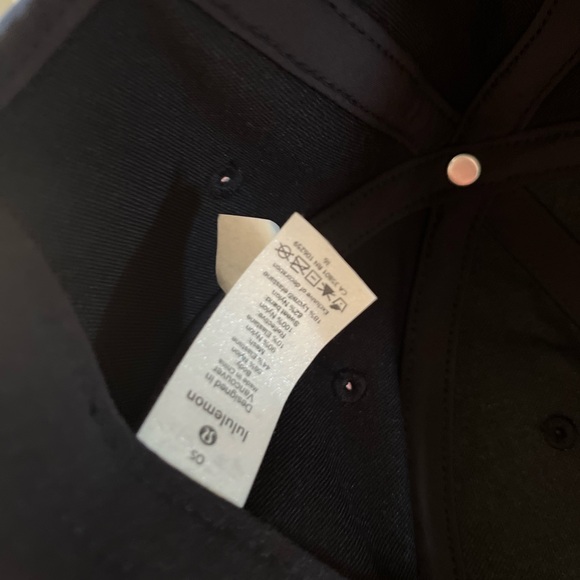 Lululemon hat - Picture 4 of 5